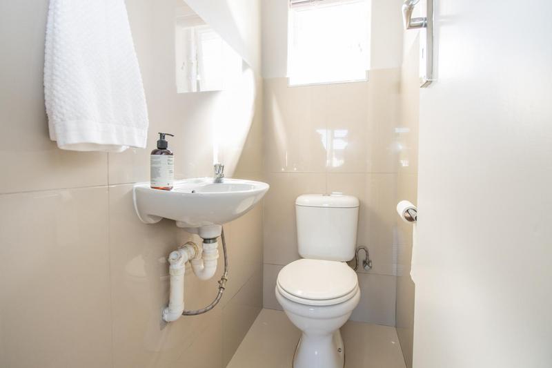 To Let 3 Bedroom Property for Rent in Meadowridge Western Cape